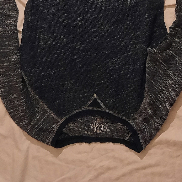 Sweater - Picture 2 of 3